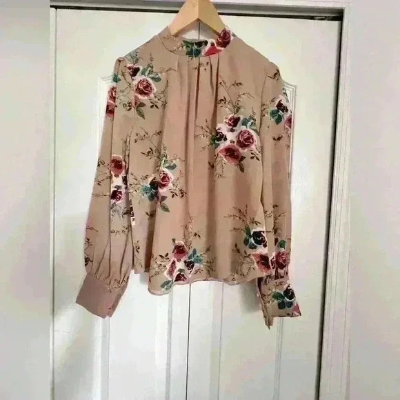Macy’s Floral Chiffon Pleated Blouse - Picture 8 of 8